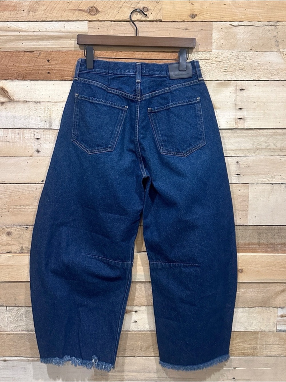 Citizens Of Humanity Indigo Wide-Leg Frayed-Hem Jeans - Picture 4 of 11